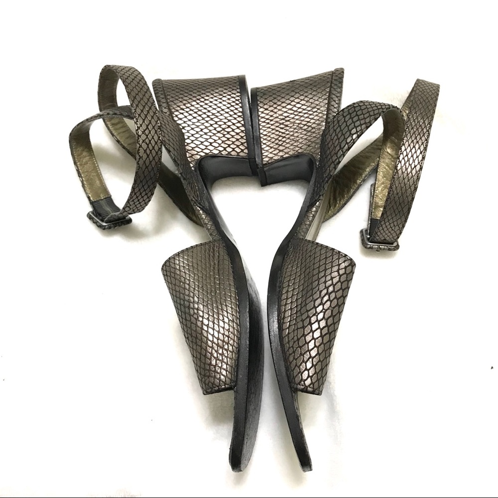 Yves Saint Laurent Black and Gold Heels